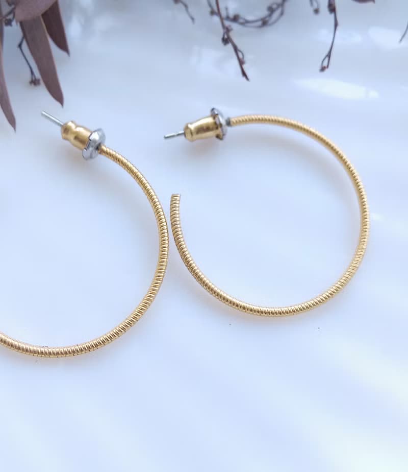 Vintage Jewelry 西洋古董飾品  細版金線金刷紋 C圈 針式耳環