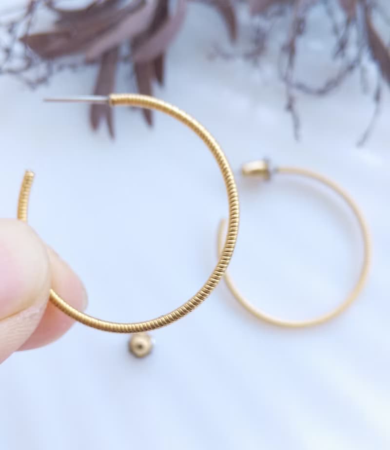 Vintage Jewelry 西洋古董飾品  細版金線金刷紋 C圈 針式耳環