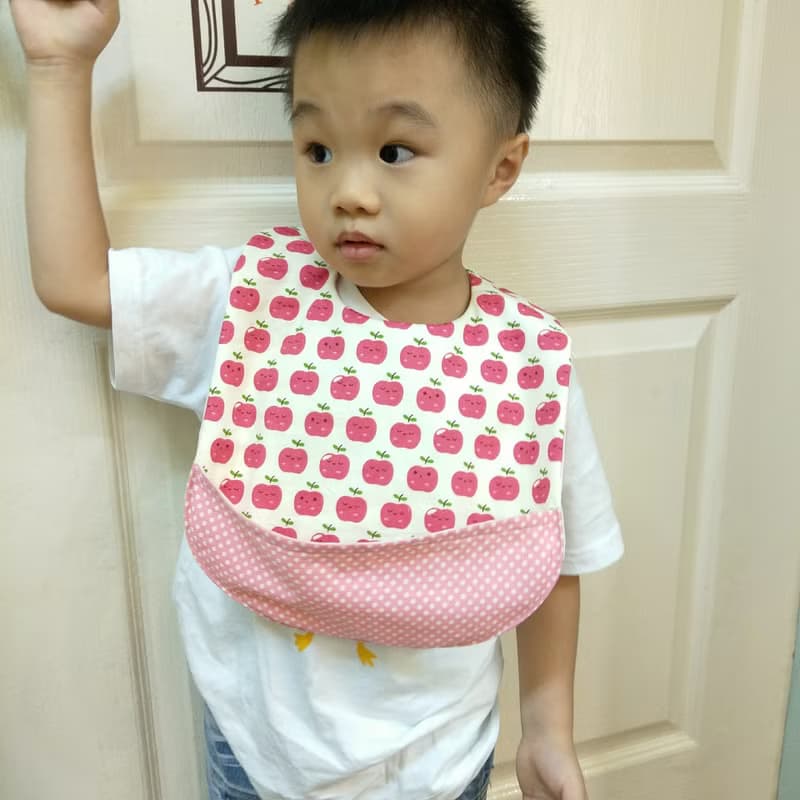 水果派對-6款可選。領口可內塞大口袋吃飯圍兜 (可繡名字)