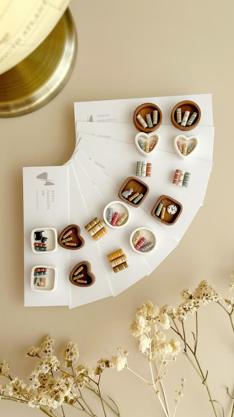 Brown Bookcase Stud Earrings, Circle-shaped stud earrings