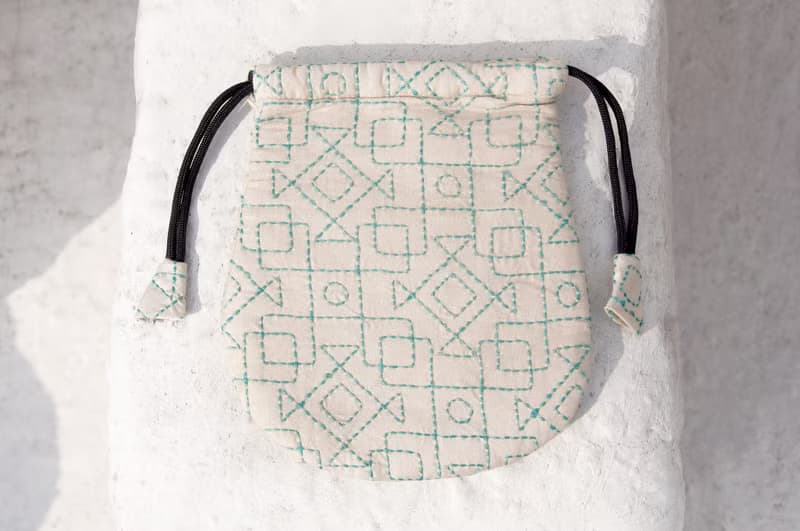 情人節禮物 限量一件 手工刺繡收納包 / 民族風包 / 錦囊袋 / 化妝包 / 手機包 / 手拿包 - 幾何圖騰刺繡圖騰