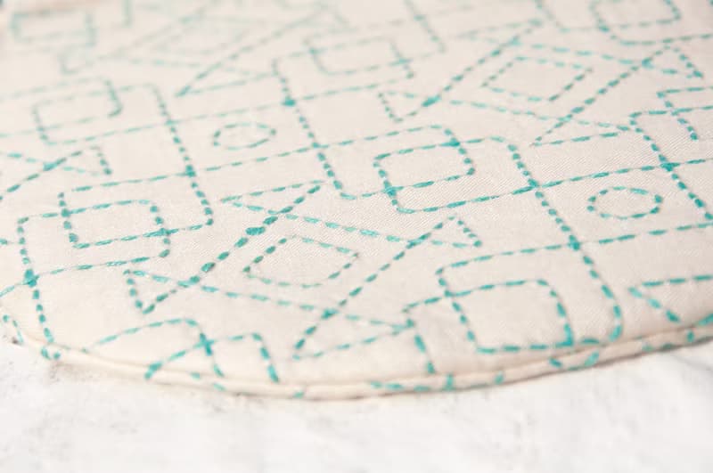 情人節禮物 限量一件 手工刺繡收納包 / 民族風包 / 錦囊袋 / 化妝包 / 手機包 / 手拿包 - 幾何圖騰刺繡圖騰