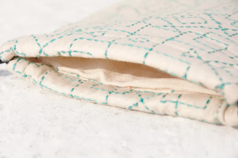 情人節禮物 限量一件 手工刺繡收納包 / 民族風包 / 錦囊袋 / 化妝包 / 手機包 / 手拿包 - 幾何圖騰刺繡圖騰