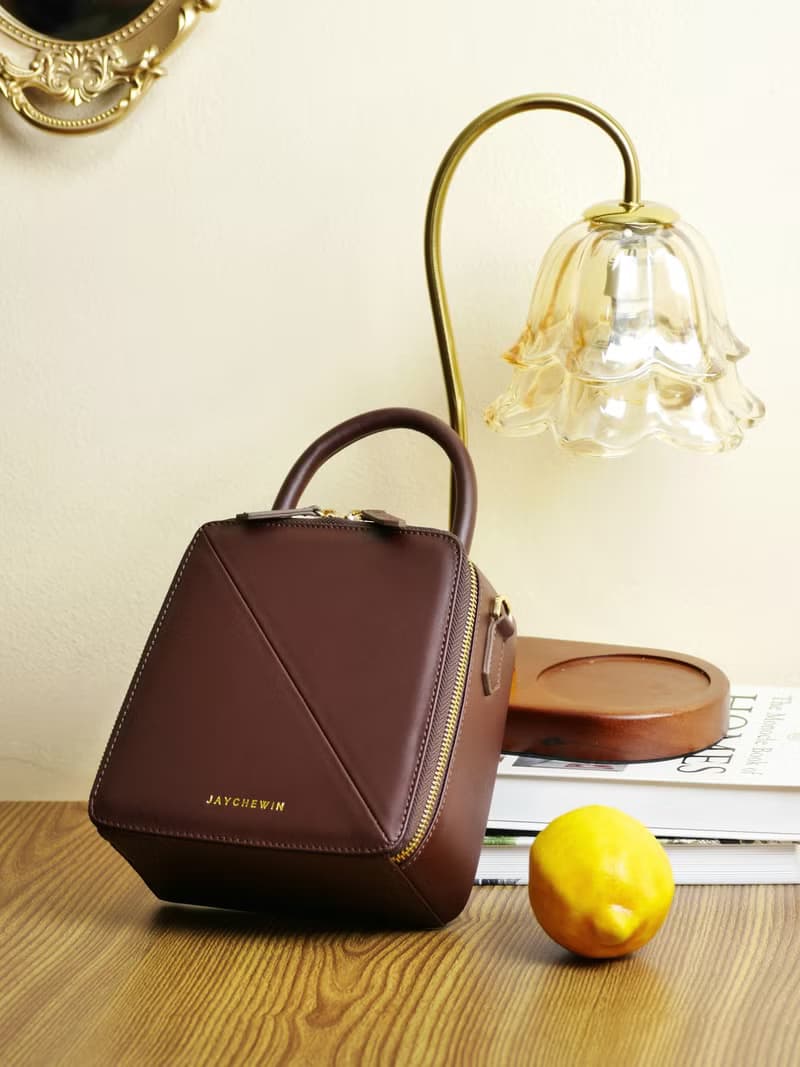 真皮斜背包 Butter Cross-body Bag / Choco Brown 巧克力