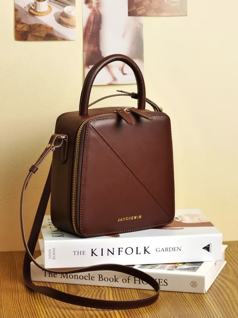 真皮斜背包 Butter Cross-body Bag / Choco Brown 巧克力