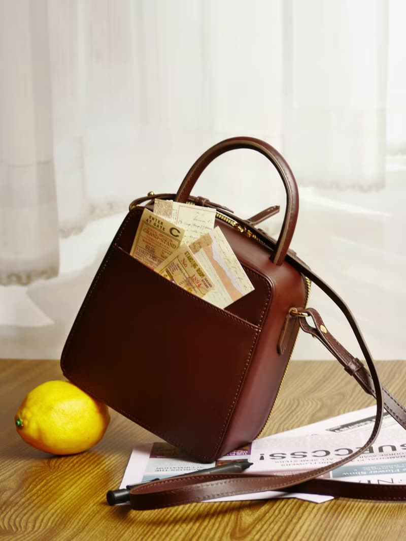 真皮斜背包 Butter Cross-body Bag / Choco Brown 巧克力