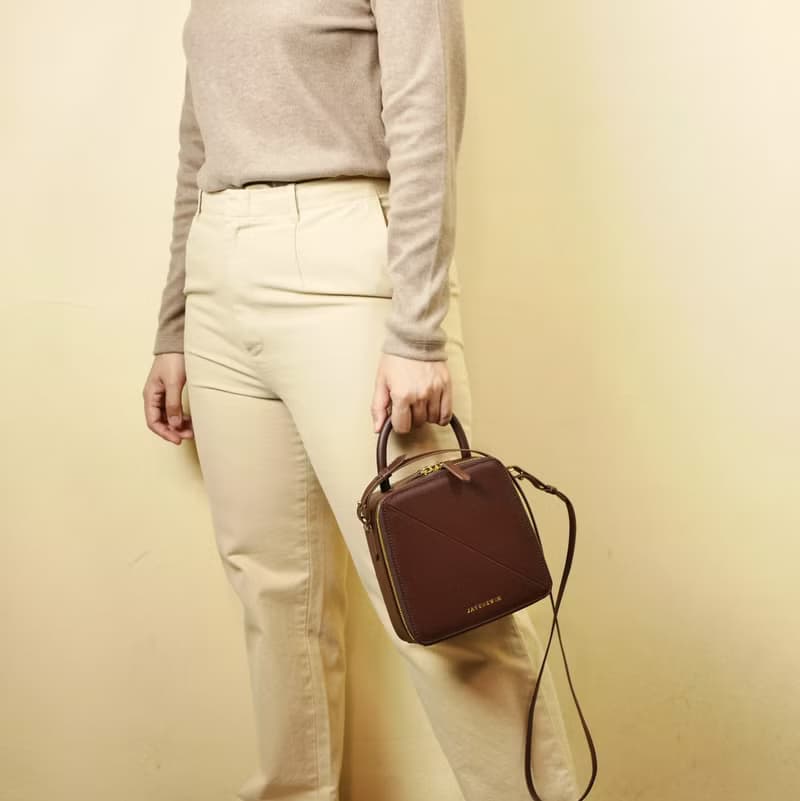 真皮斜背包 Butter Cross-body Bag / Choco Brown 巧克力