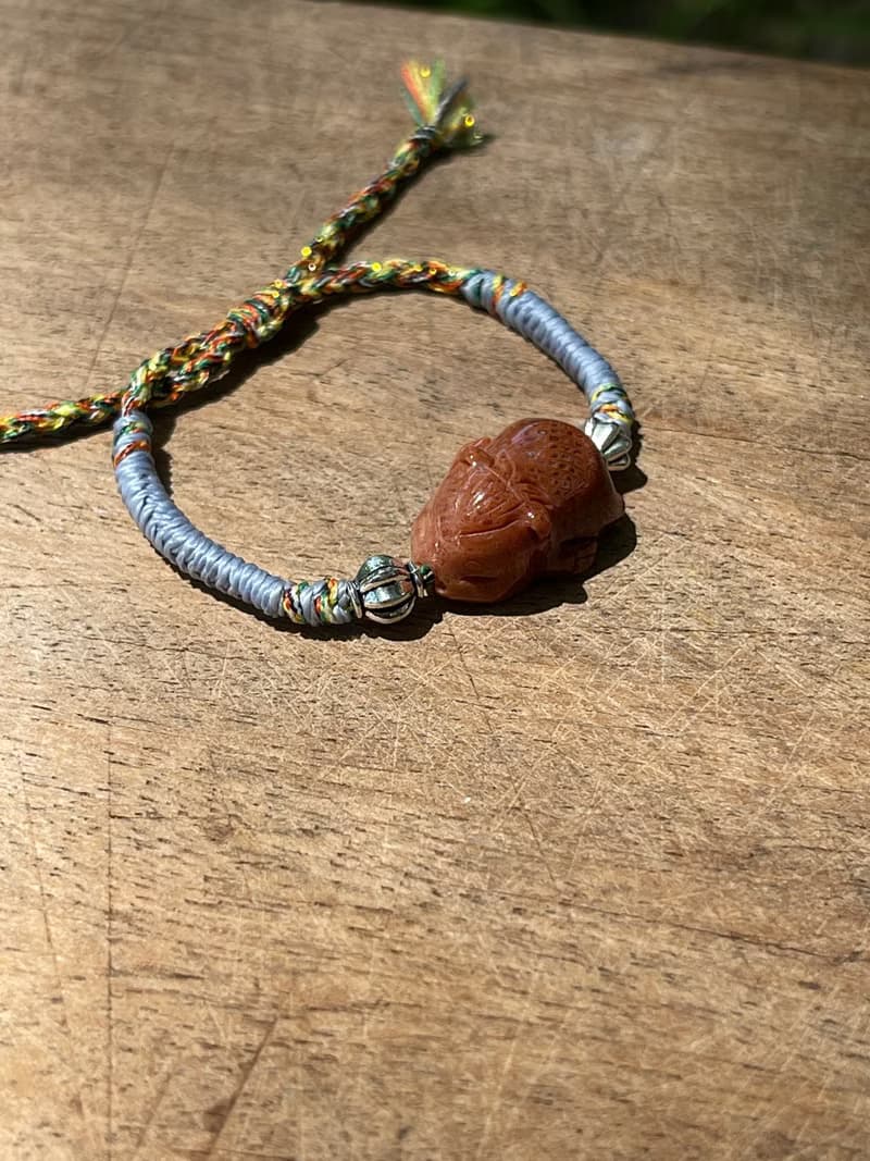 屬馬本命手鍊 - 珊瑚玉。金剛結編織手鍊