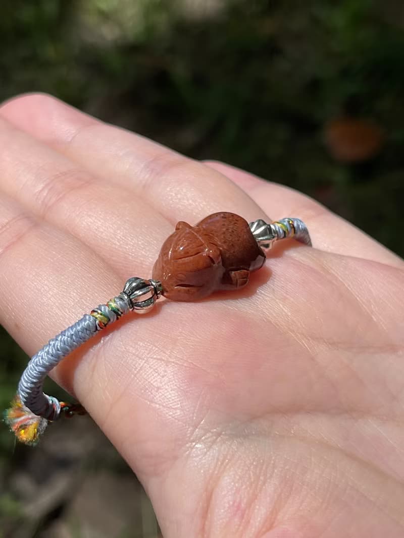 屬馬本命手鍊 - 珊瑚玉。金剛結編織手鍊