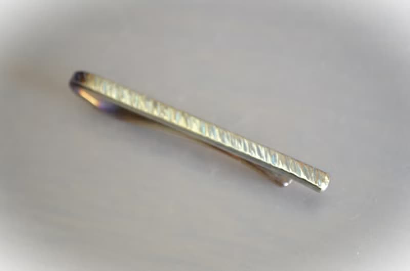 Titanium tie bar・純チタンネクタイピン・荒し鎚目２