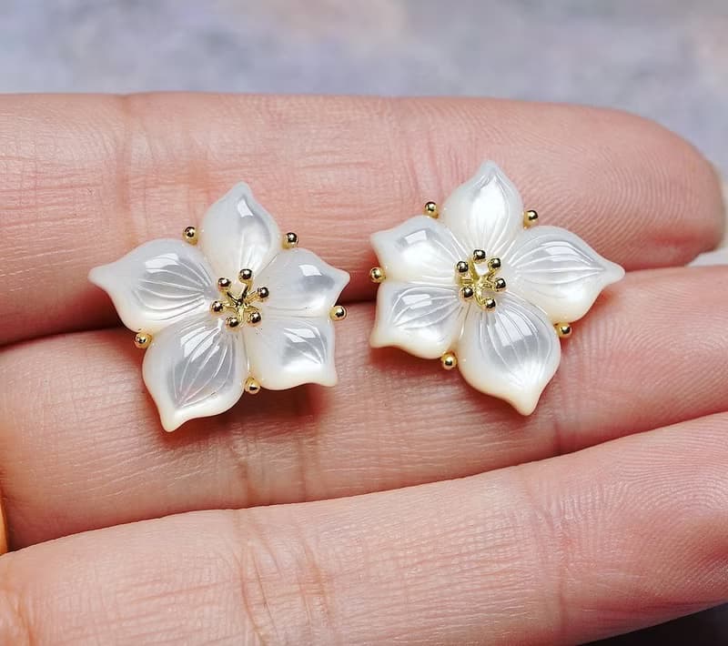 18K 白蝶貝花花耳環