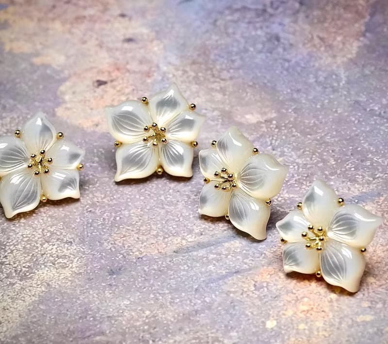 18K 白蝶貝花花耳環