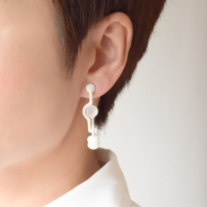 パドル　白　ピアス・イヤリング