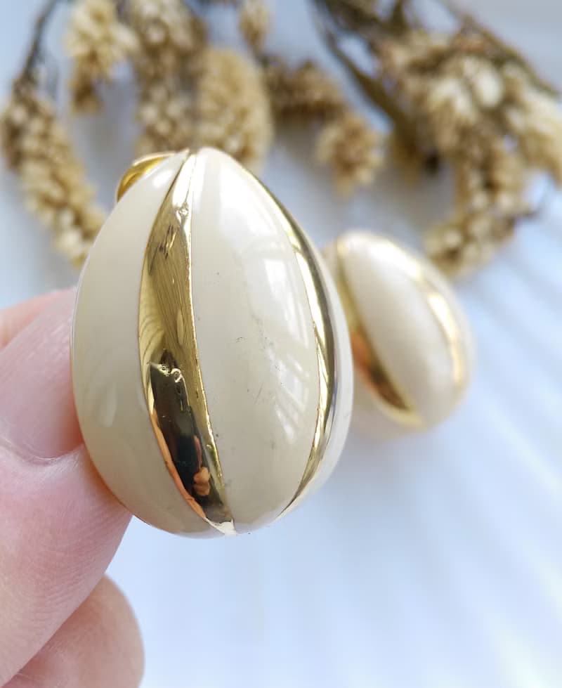 Vintage Jewelry 西洋古董飾品 花苞造型 奶白琺瑯 夾式耳環