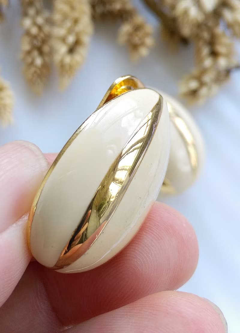 Vintage Jewelry 西洋古董飾品 花苞造型 奶白琺瑯 夾式耳環