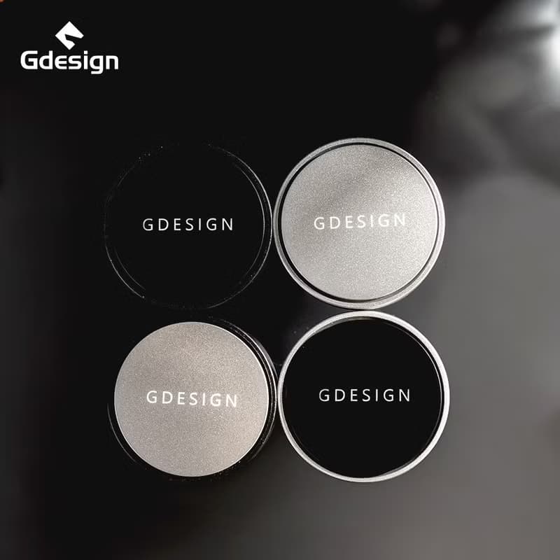 Gdesign 經典款鋁合金車用擴香-LOGO款 (商品尺寸直徑:4CM)