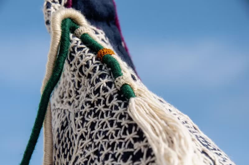 手縫純棉布側背包/刺繡斜背包/刺繡肩背包/indigo手縫藍染包-花朵