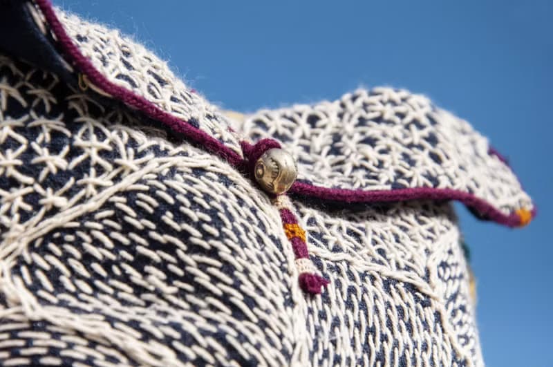 手縫純棉布側背包/刺繡斜背包/刺繡肩背包/indigo手縫藍染包-花朵