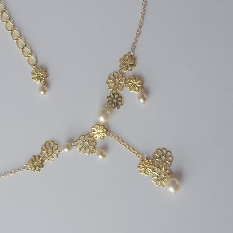 ネックレス　光、遠く近く