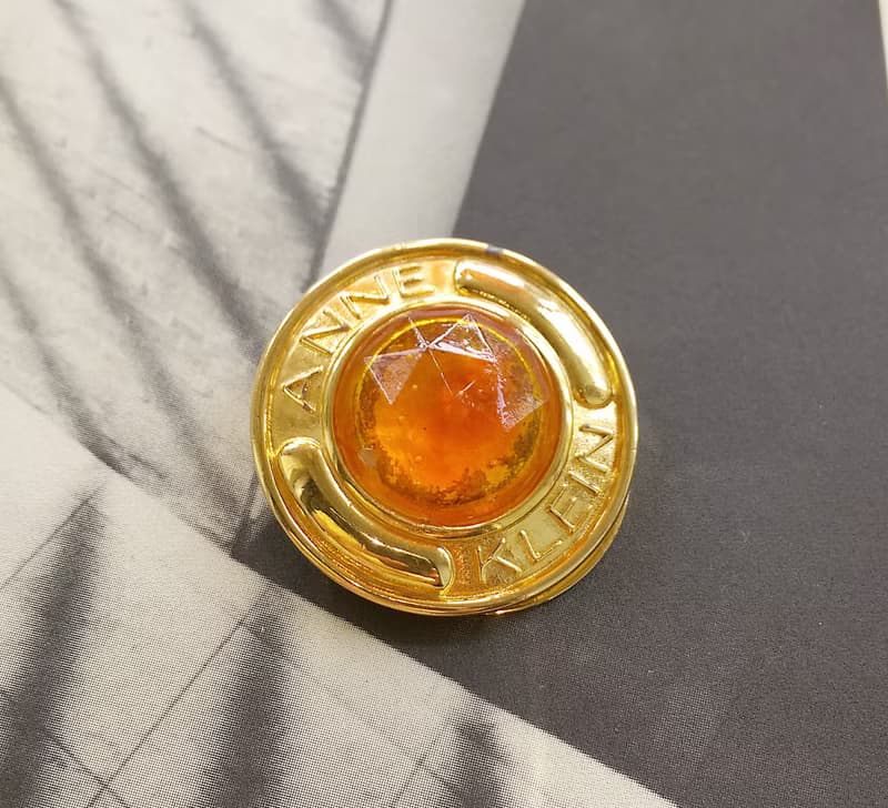 【西洋古董飾品】 ANNE KLEIN 金色調 經典 圍巾夾 絲巾扣 絲巾夾