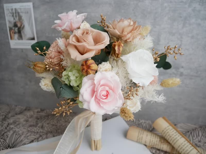 自然型手綁不凋捧花【柔光秘境】永生花/拍婚紗/登記結婚花束