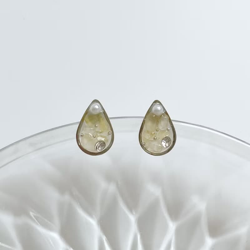 水滴。黃水晶 鋼針 手作 貼耳耳環 抗敏耳針 小耳環婚禮飾品 招財