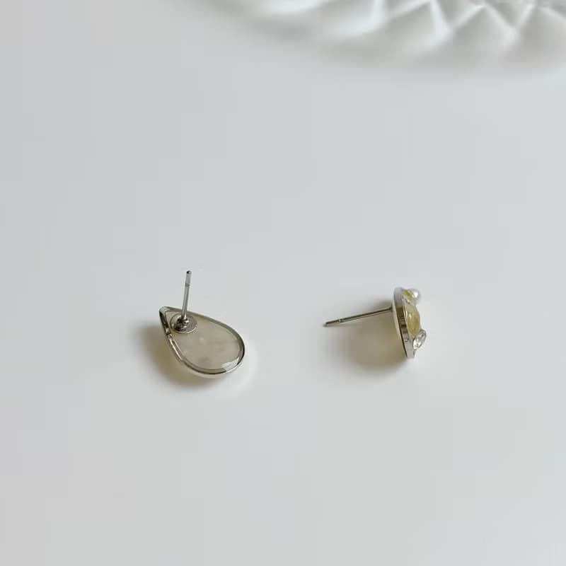 水滴。黃水晶 鋼針 手作 貼耳耳環 抗敏耳針 小耳環婚禮飾品 招財