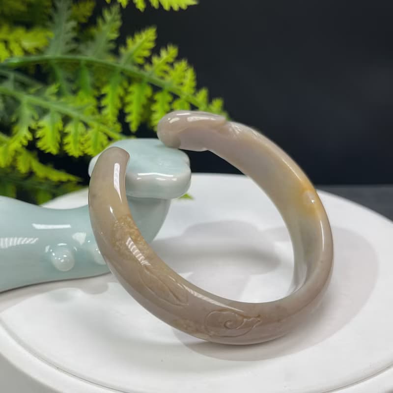麥色 珊瑚玉開口手镯 56MM 冰潤高瓷玉化 手雕萌兔 清晰理智招財