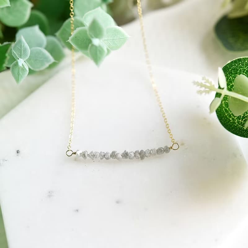 永遠不変　天然ホワイトグレーダイヤモンドのネックレス　4月誕生石