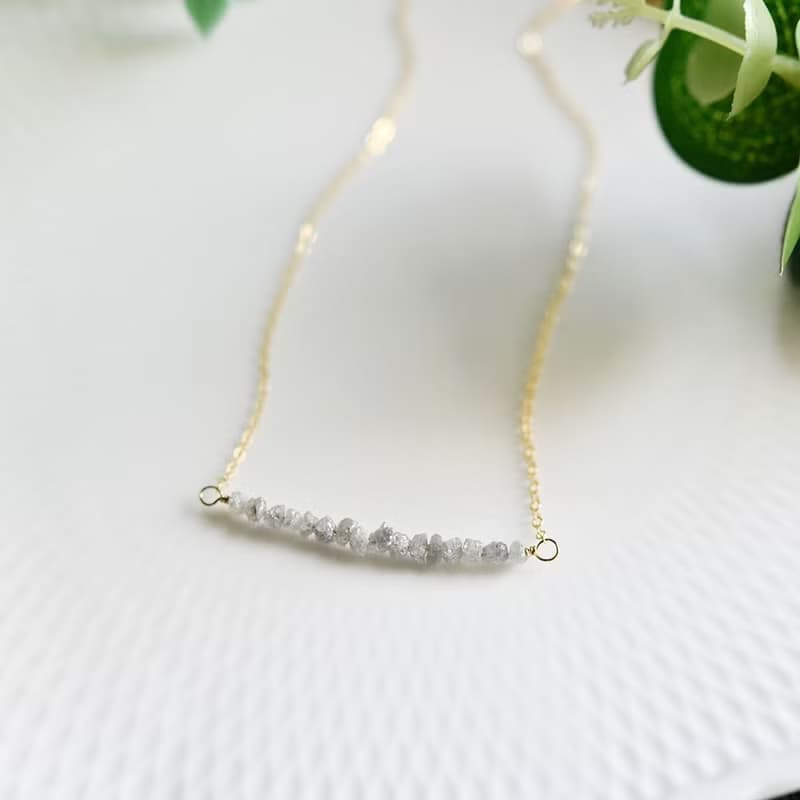 永遠不変　天然ホワイトグレーダイヤモンドのネックレス　4月誕生石