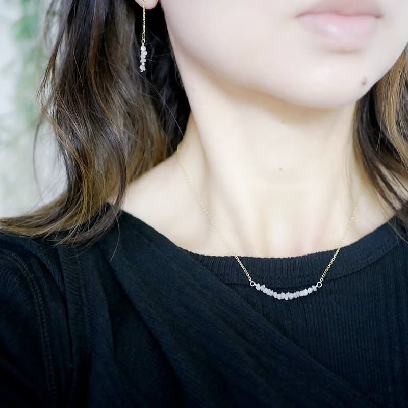 永遠不変　天然ホワイトグレーダイヤモンドのネックレス　4月誕生石