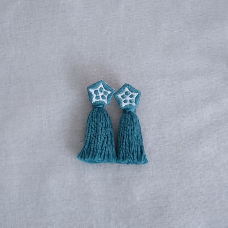 秋葵流蘇・手工刺繡耳環 - 藍