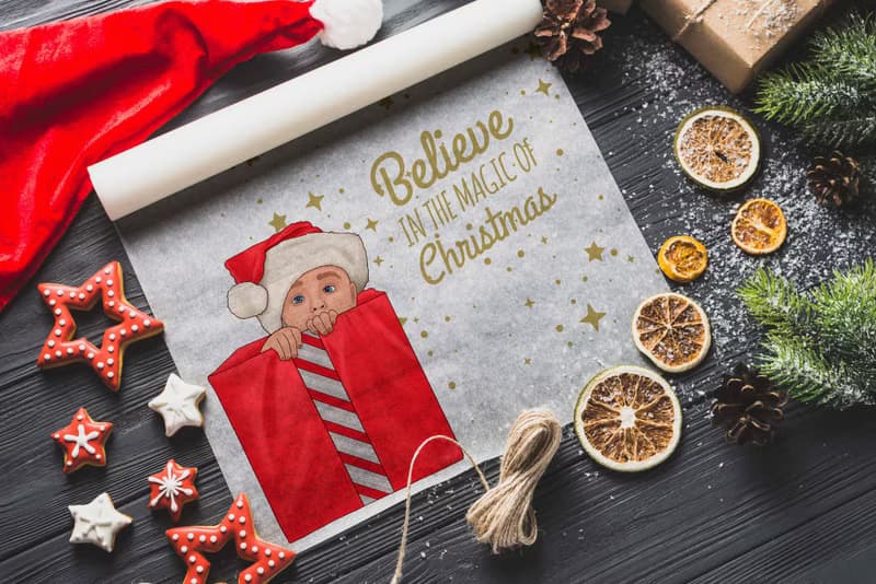 【數位】Peekaboo Christmas baby in Santa Claus hat and in red gift box PNG