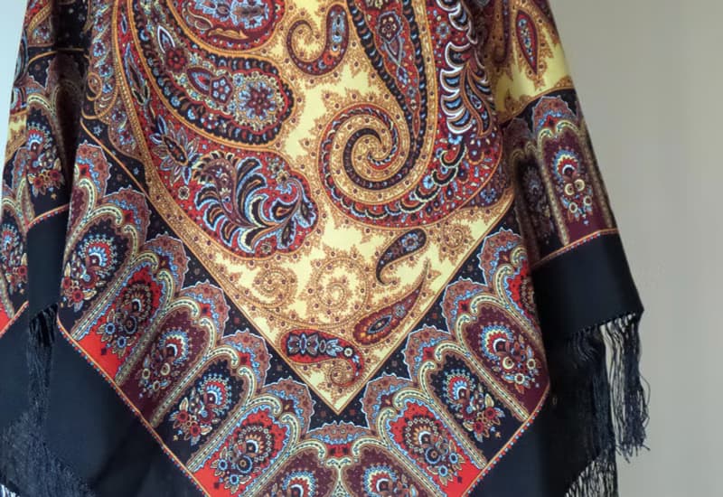 Pavlovo Posad Russian Shawl 100% Wool Scarf 125x125 cm Wrap Silk Fringe 1344-18