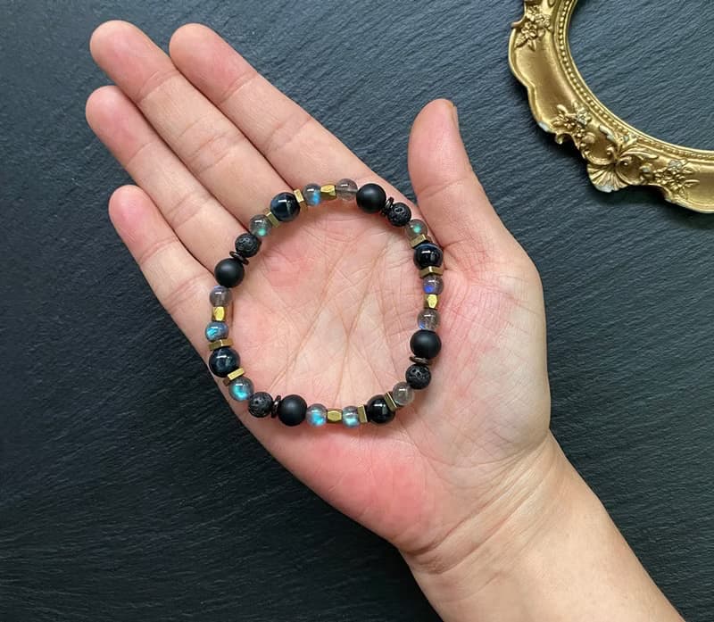 藍虎眼石 火山岩// 灰月光石//磨沙黑瑪瑙 椰殼 黃銅手鍊 保平安