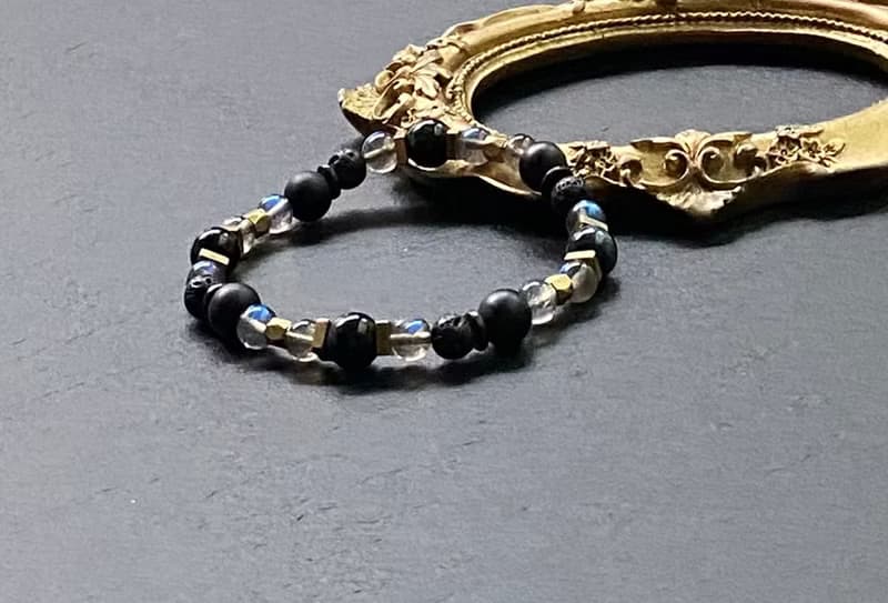 藍虎眼石 火山岩// 灰月光石//磨沙黑瑪瑙 椰殼 黃銅手鍊 保平安