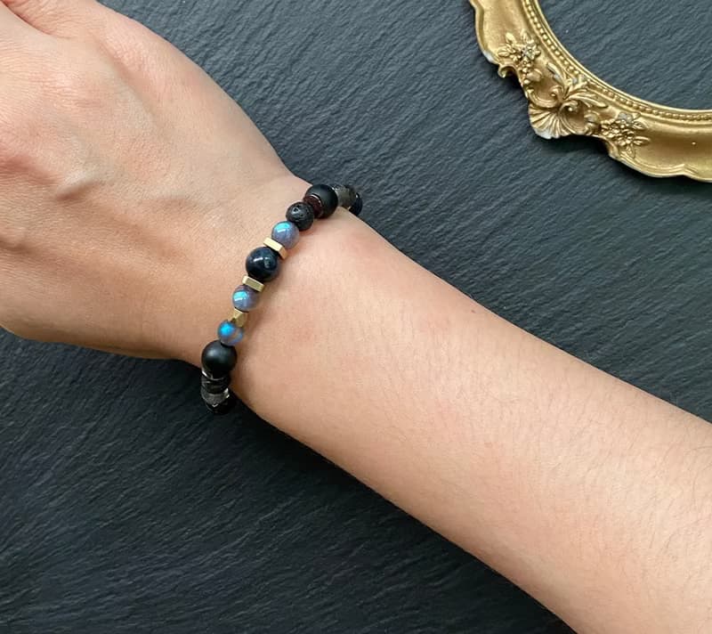 藍虎眼石 火山岩// 灰月光石//磨沙黑瑪瑙 椰殼 黃銅手鍊 保平安