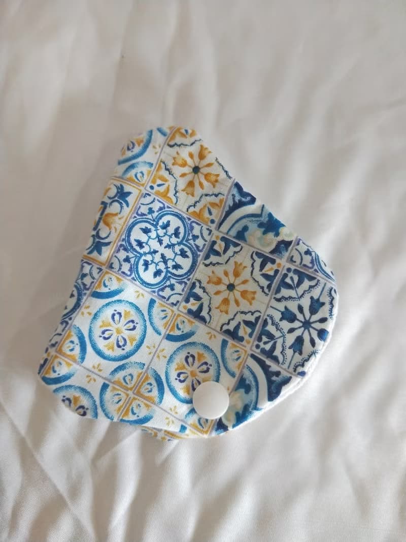 **台灣花磚**獨家款手工圍兜彌月禮盒