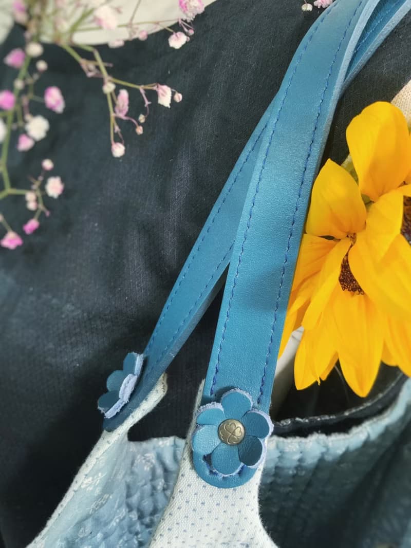 天空藍刺繡小雛菊真皮提把手提包肩背包