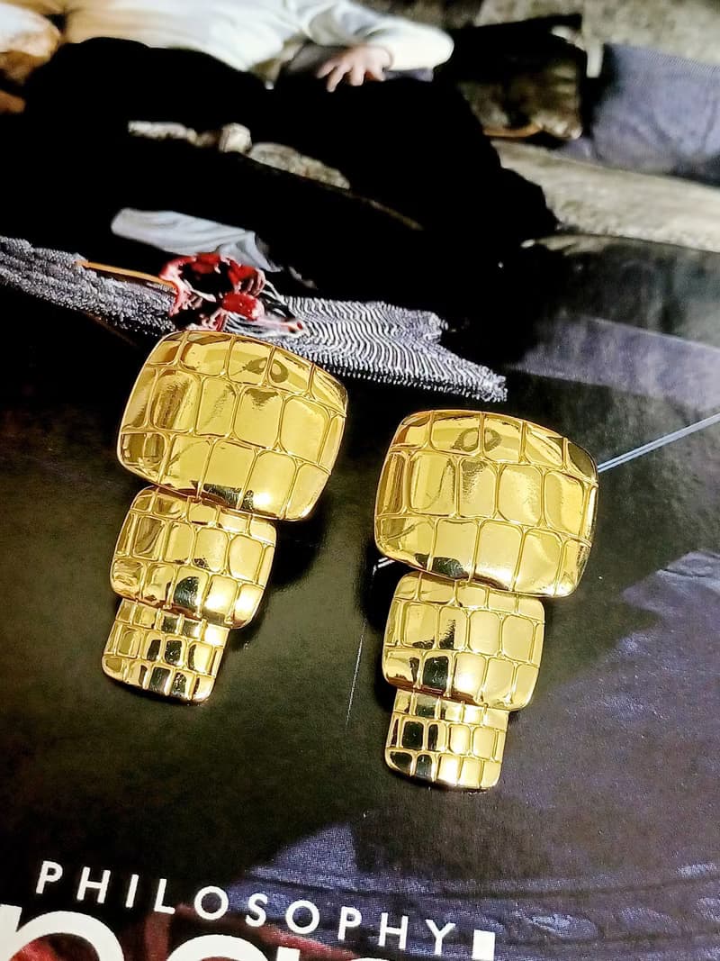 vintage jewelry  AVON 華麗金仿皮紋垂墜 夾式耳環
