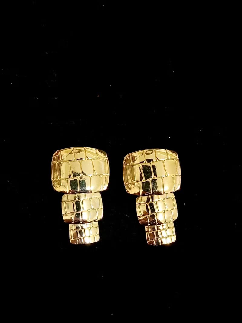 vintage jewelry  AVON 華麗金仿皮紋垂墜 夾式耳環