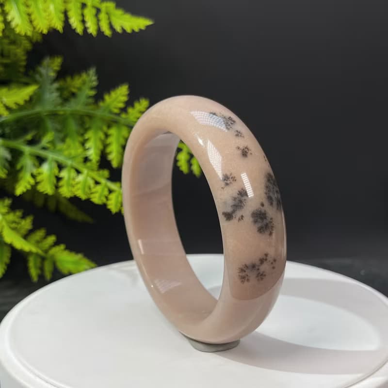 石英岩玉手鐲62+MM 奶茶色飄樹枝紋草花玉手環 靈性招財辟邪平安