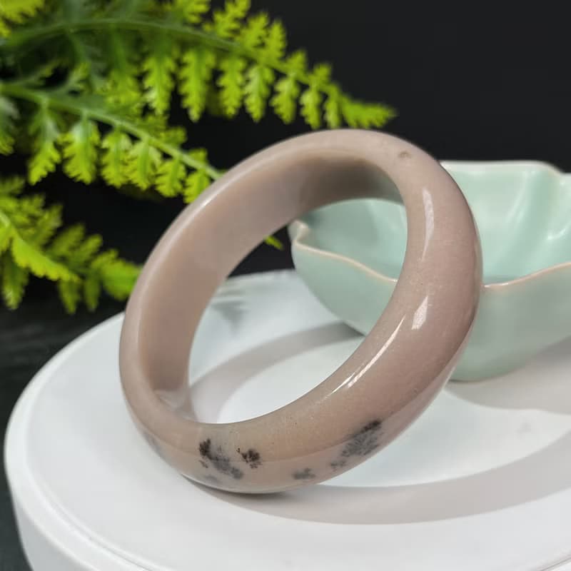 石英岩玉手鐲62+MM 奶茶色飄樹枝紋草花玉手環 靈性招財辟邪平安