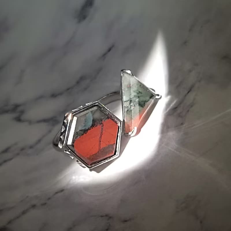 特別切割 三角六角龍血石 純銀電鍍18K白金開口戒指