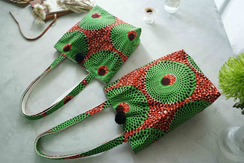 手作-夏日印花非洲布花大毛球托特側背包-草間迷幻綠
