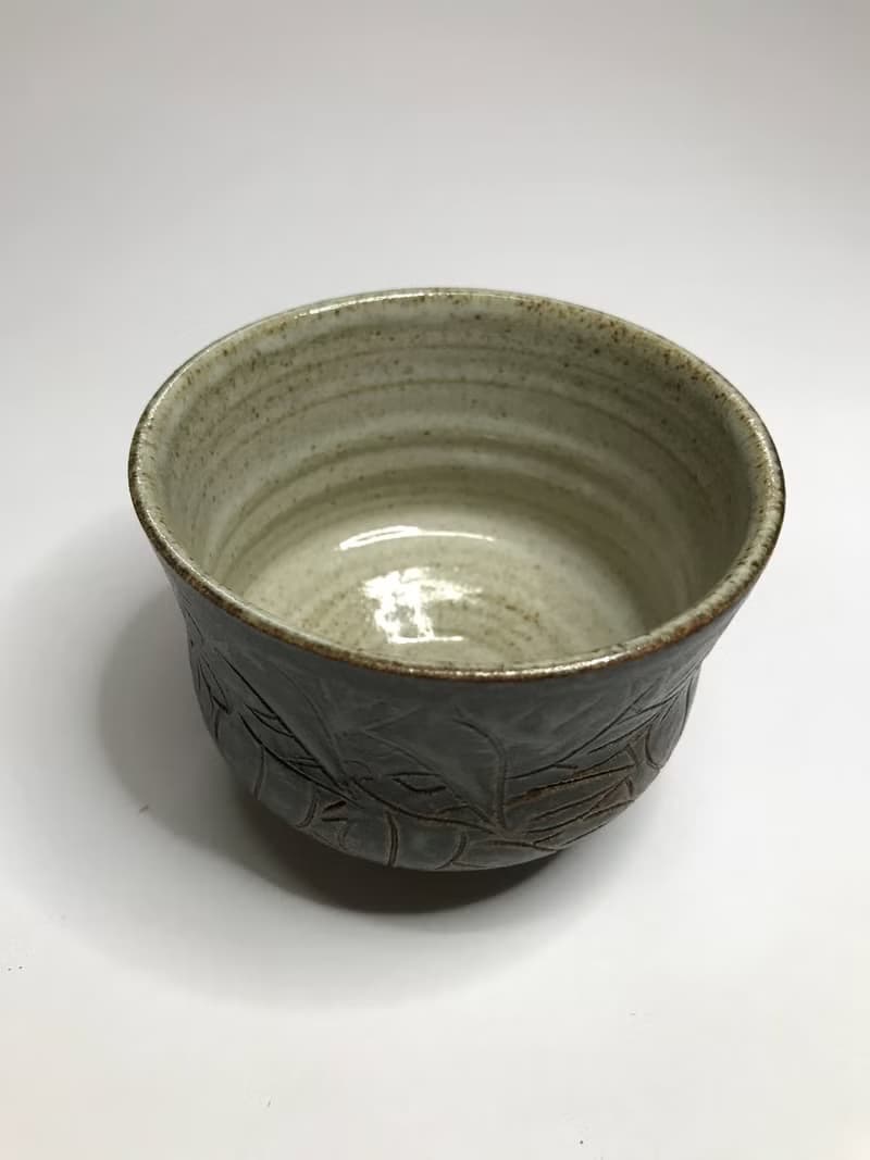 曾永鴻  灰釉刻花杯