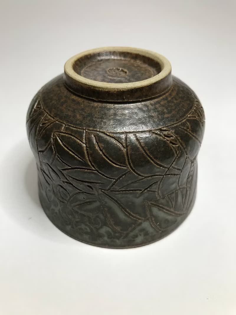 曾永鴻  灰釉刻花杯