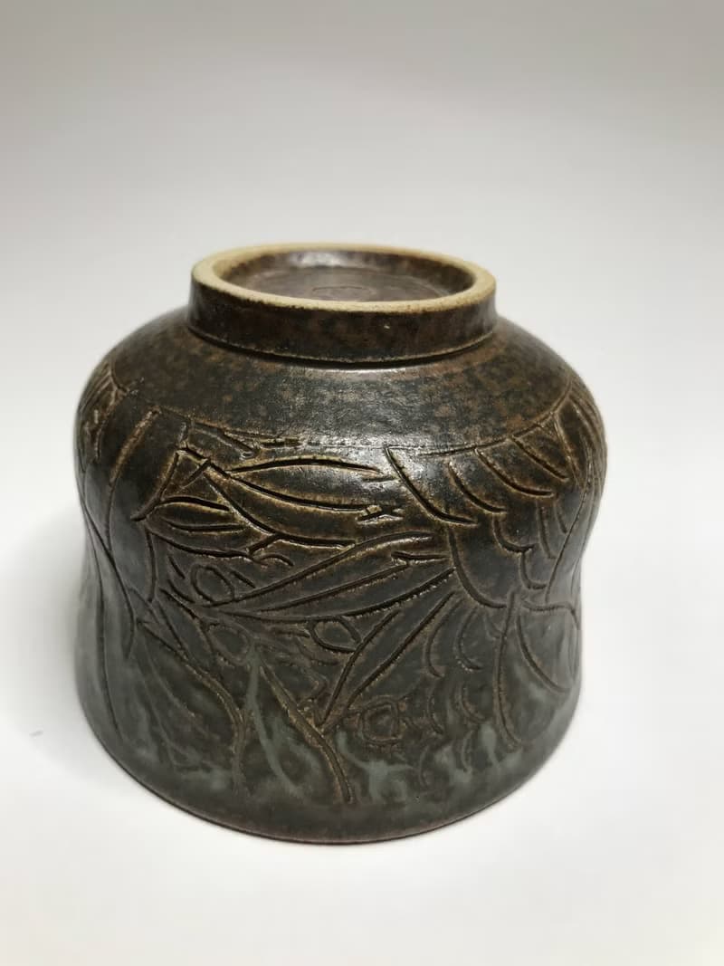 曾永鴻  灰釉刻花杯