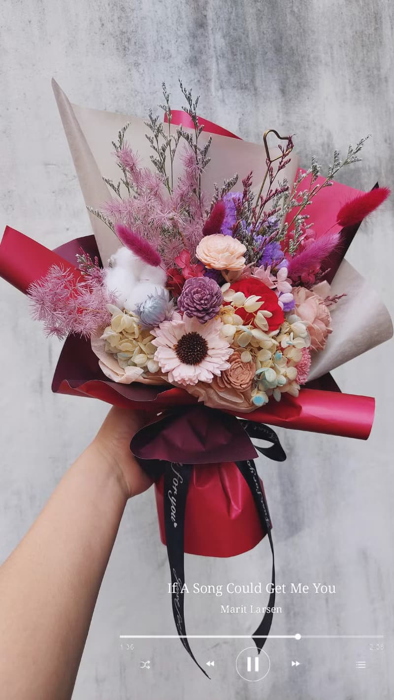 豆沙紅康乃馨永生玫瑰花束