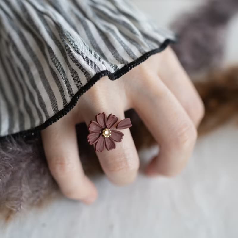 花算命 軟陶耳環 / 耳針 / 耳夾 / 巧克力 波斯菊